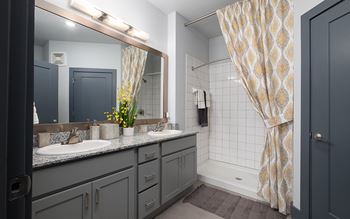 Double vanity bathroom sinks*